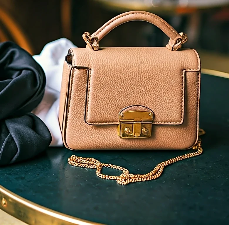 Why Affordable Accessories Make Basic Outfits Feel More Parisian