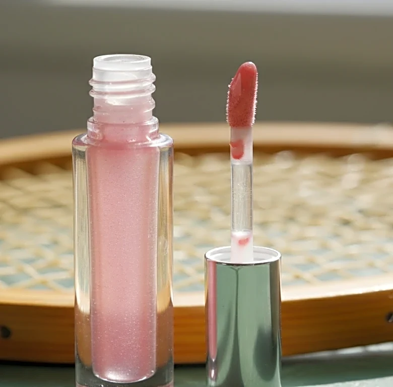 How Dermatologist’s Test for Smarter Sheer Lip Tint When the Reference Is Centre Court Through a 1960s Archive