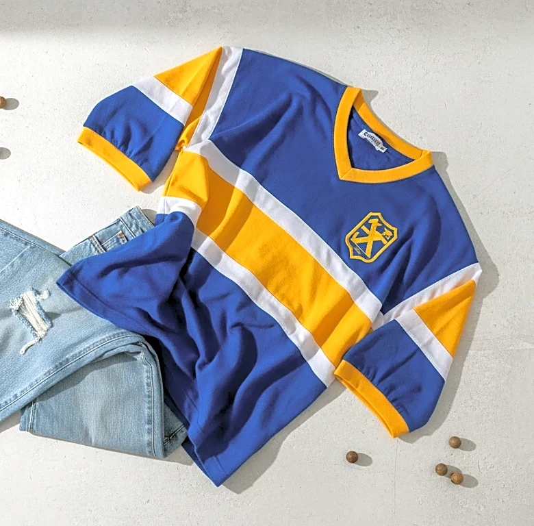 Everyday Fans Pair Team Tees With Wide-Leg Jeans