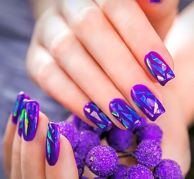 The Comic-Con Nail Trend Built Around Tiny Chrome Accents