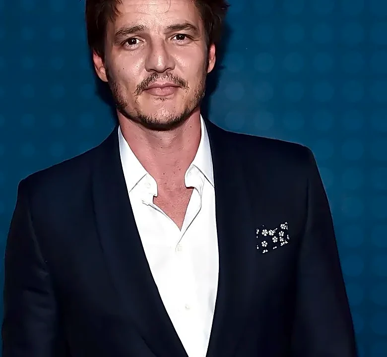 Pedro Pascal’s Relaxed Suiting Inspires a Low-Effort Comic-Con Outfit