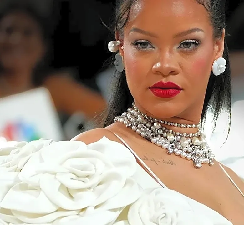 Rihanna’s Bold Beauty Formula Inspires High-Impact Comic-Con Glam