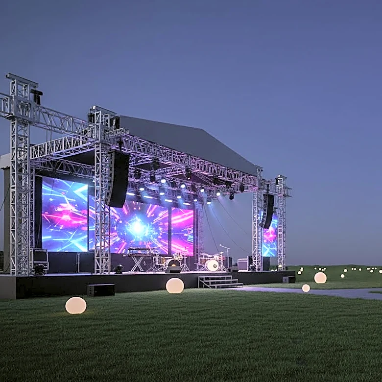 How To Choose Between Two Must-See Festival Sets At The Same Time