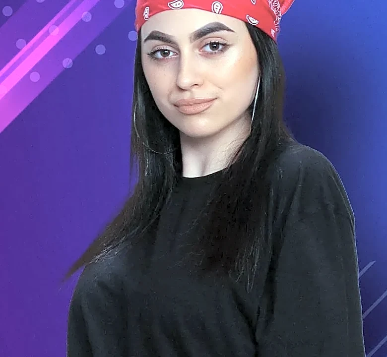 How a Bandana Can Add Storage to a Lollapalooza Outfit