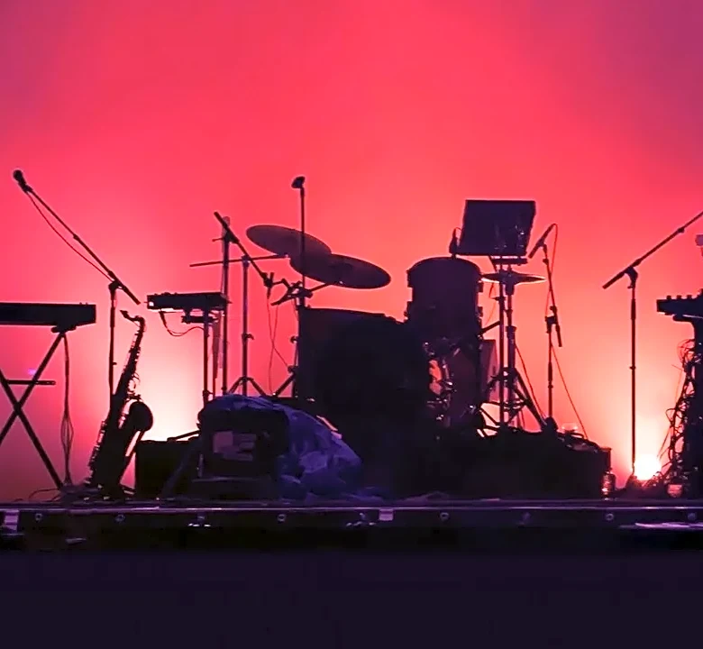 Inside A Typical 30-Minute Festival Stage Changeover