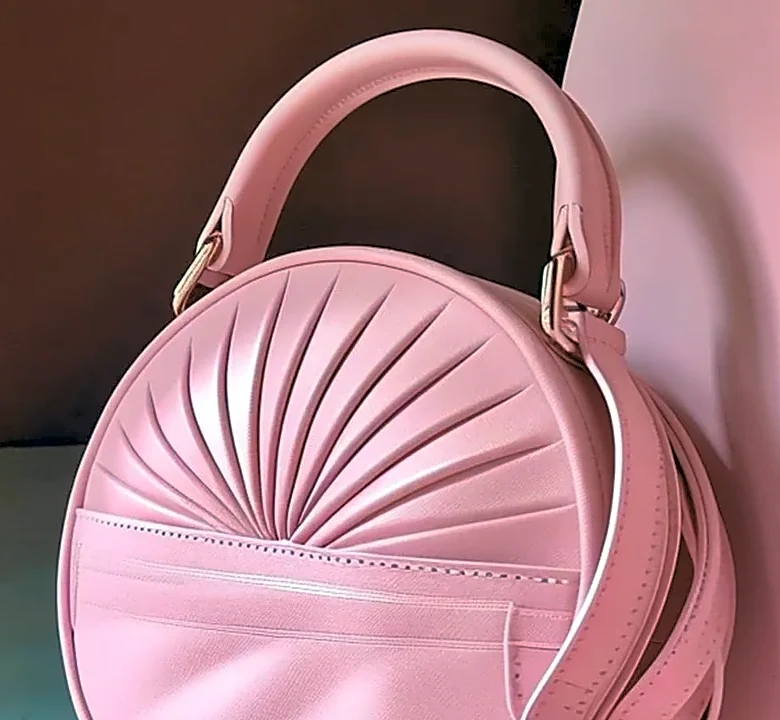 How to Compare Danish Designer Bags by Leather Finish and Edge Paint