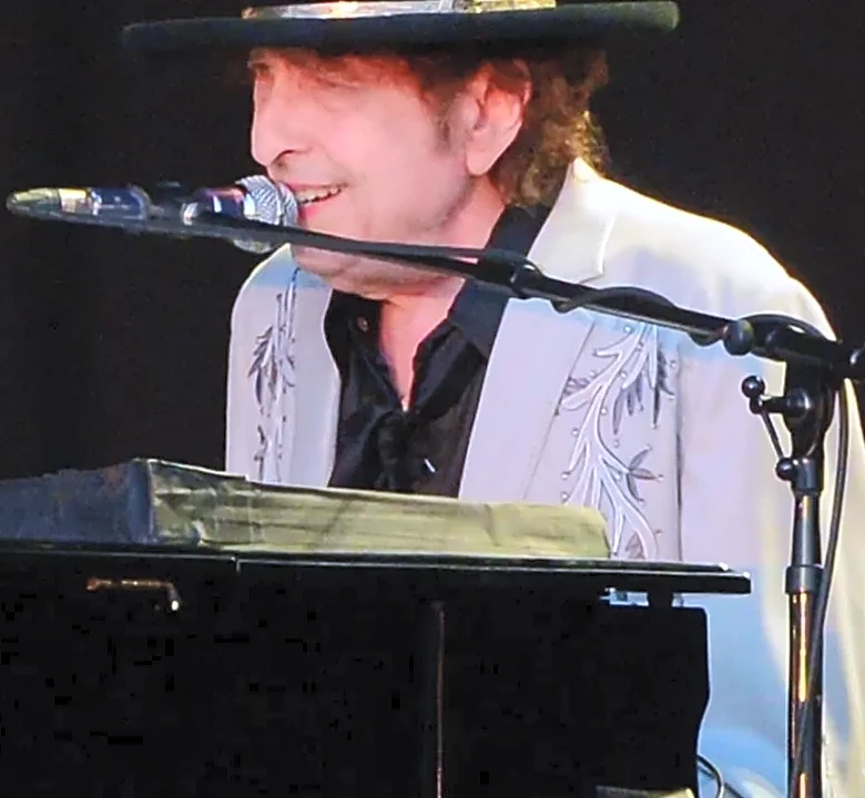 Why Bob Dylan’s 1965 Newport Folk Festival Story Still Fascinates
