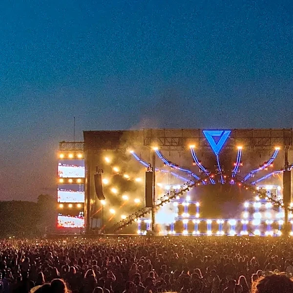 A First-Timer’s Guide To Respectful Crowd Etiquette At Newport Folk Festival