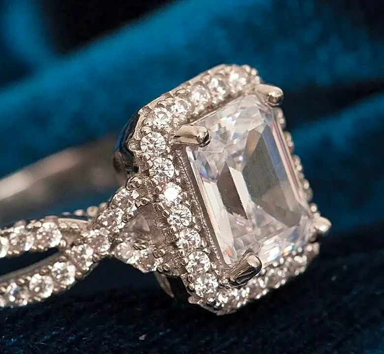 How Princess Cut vs. Radiant Cut Quietly Outlasts Trends