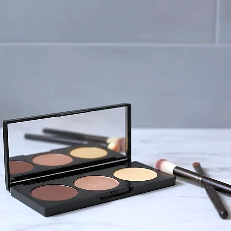 The Real Reason Makeup Artists Disagree About Contouring for Round Faces