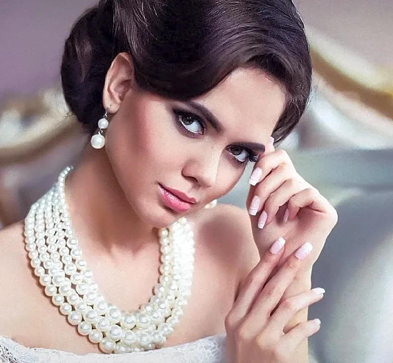 How 1930s Hollywood Glamour Fashion Outlasted Three Style Cycles That Should Have Killed It