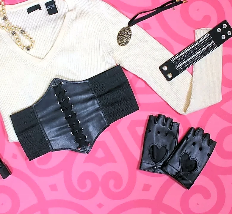 The Hidden Detail Behind Accessories for the Plus-Size Hourglass Body Shape