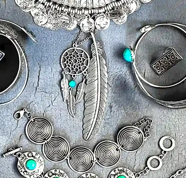 The Hidden Influence Behind Accessories of 1970s Bohemian Fashion