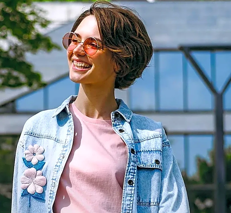 How Mom Jeans Quietly Define the Look of a Well-Dressed American