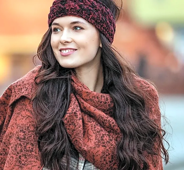 5 Rust Cable-Knit Cardigan Looks for Rainy Commutes