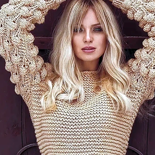 How to Style an Oatmeal Knit Skirt and a Fine-Knit Shell