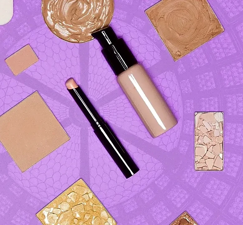 Why Cream vs. Powder Highlighter Looks Different on Pros vs. Beginners
