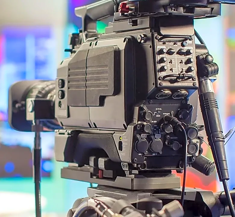Veteran TV Crews vs. Digital-Native Teams: How Production Styles Differ in 2026