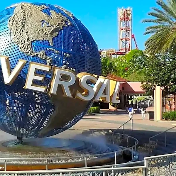 Halloween Horror Nights Makes Old-School Horror Craft Feel New Again—Without Pretending the Past Was Perfect