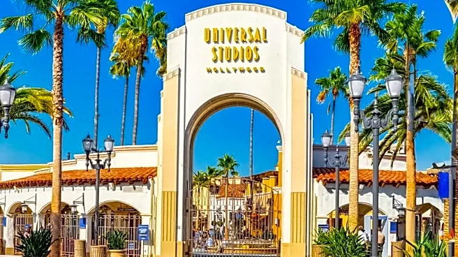 Why Halloween Horror Nights Streets Can Be Just as Entertaining as the Houses for Casual Fans