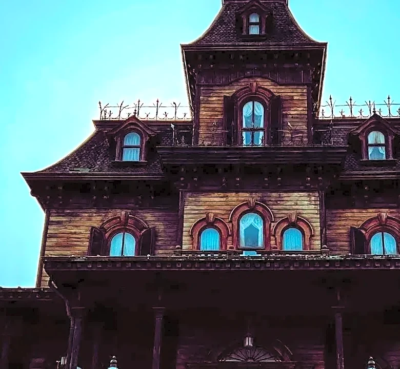 Halloween Horror Nights Has a “Prestige House” Effect—Some Concepts Win Fans Through Craft More Than Shock