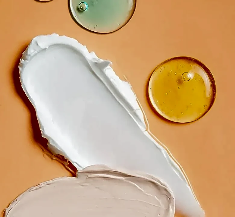 How to Choose Between Gel Cleansers and Cream Cleansers for a Simple Post-Match Skincare Routine