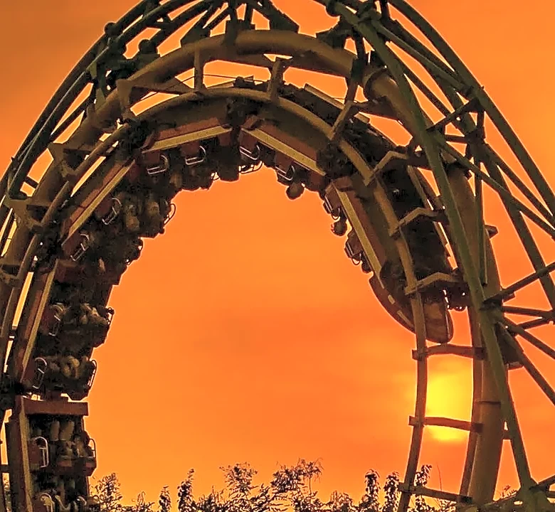 How Halloween Horror Nights Uses Misdirection to Make Scares Feel Less Predictable