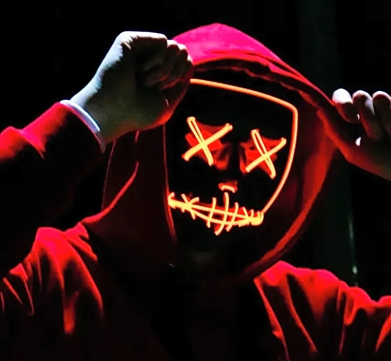 Halloween Horror Nights Scare Acting Blends Choreography and Improvisation—But the Balance Depends on the Setting