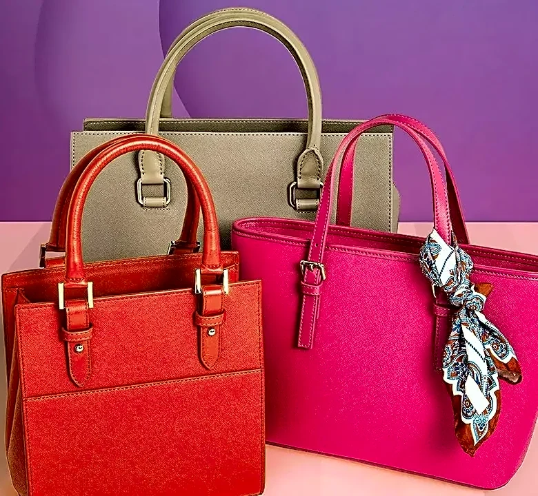 How to Choose Between Zip-Top Bags and Open Totes for a Small Match-Day Bag