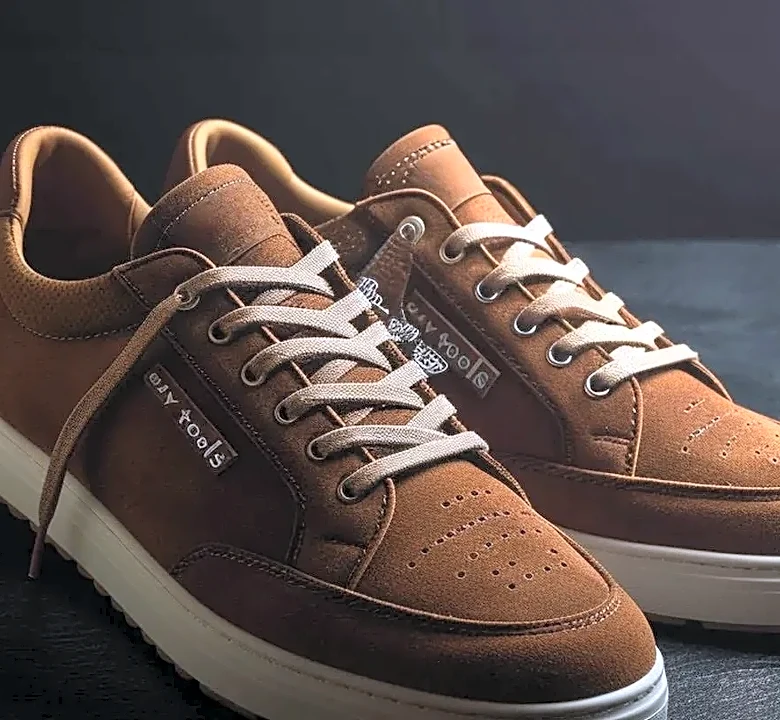 How to Choose Between Leather Uppers and Suede Uppers for Retro Court Sneakers