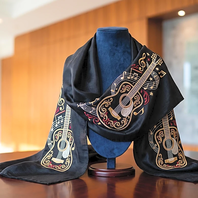 Randy Travis’s 40-Year Opry Tribute Came Down to One Manuel Cuevas Scarf