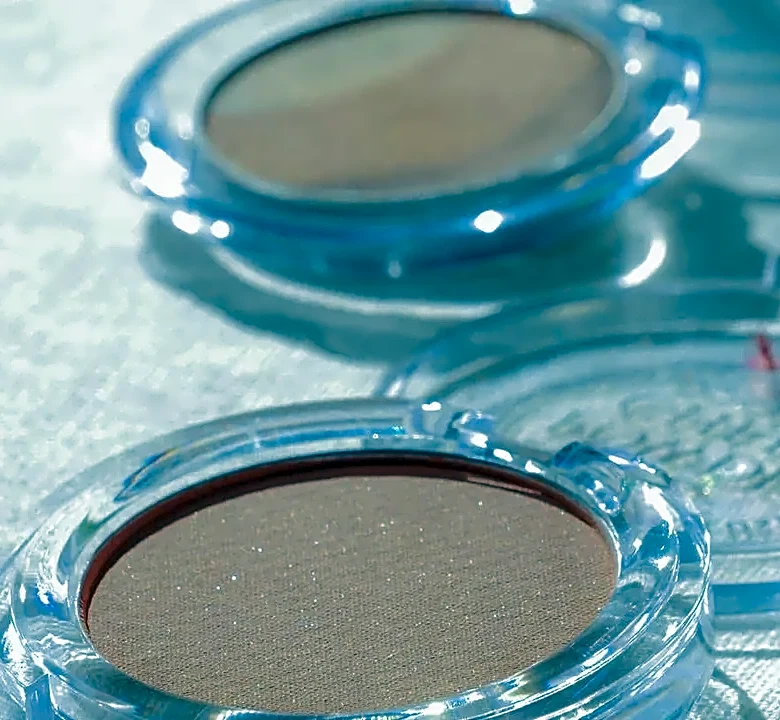 How to Choose Between Powder Blush and Cream Blush for Sweat-Resistant Blush