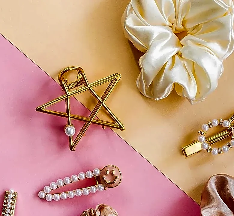 How to Choose Between Claw Clips and Hair Ties for Hair Under a Baseball Cap