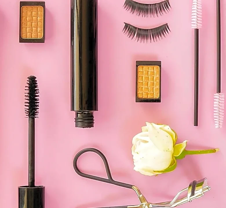 How Emmys Beauty Teams Coordinate Makeup With Fabric, Hair, and Jewelry