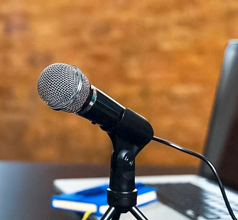 How Structure Can Make a Podcast Conversation Feel More Spontaneous