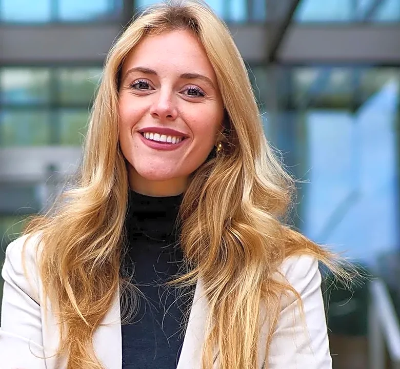 The Hidden Detail That Makes Outerwear for Casual Office Outfits Work