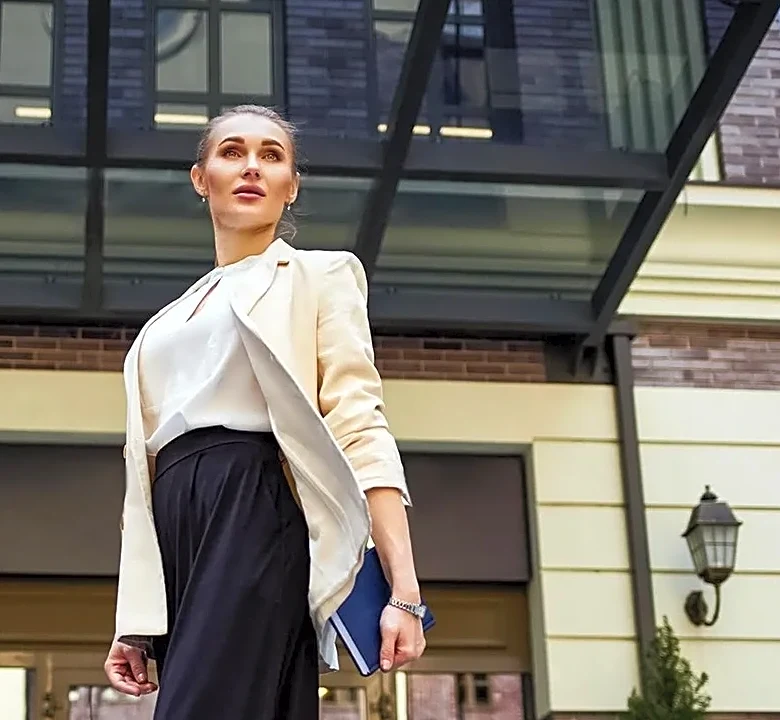 How Wide-Leg Trousers Quietly Define the Look of a Well-Dressed American