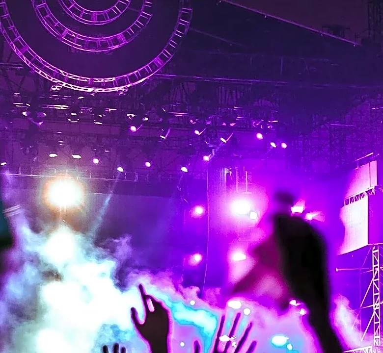 Three Ways to Judge a Great Festival Performance: Vocals, Stagecraft and Crowd Connection