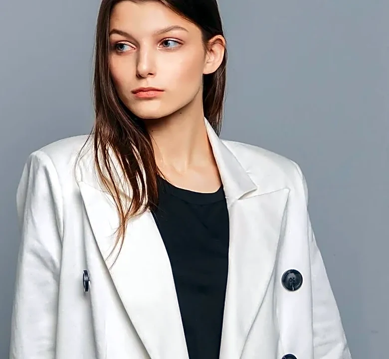 Before Trying an Oversized Blazer, Consider Where the Shoulder Actually Sits