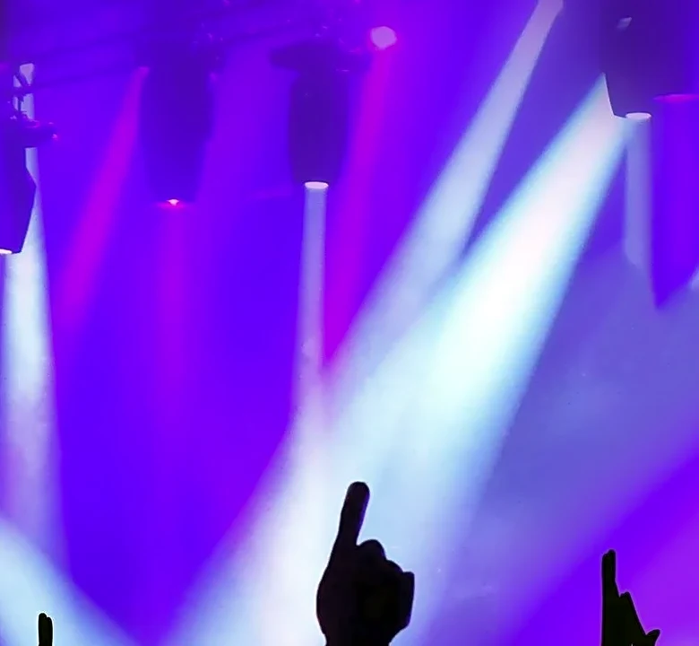 The Setlist Compromise That Can Satisfy Both Superfans and Casual Listeners