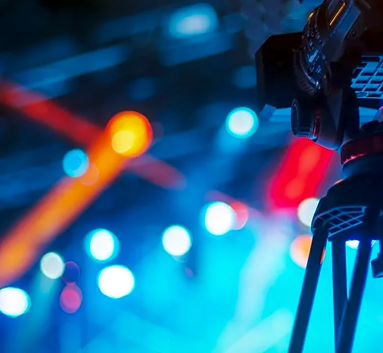 How Directors Choose Camera Cuts During a Festival Performance