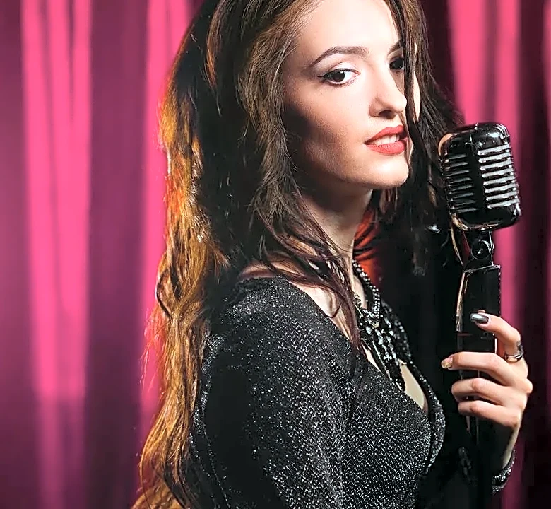 How Vintage-Inspired Style Shapes Americana Artists’ Stage Identities