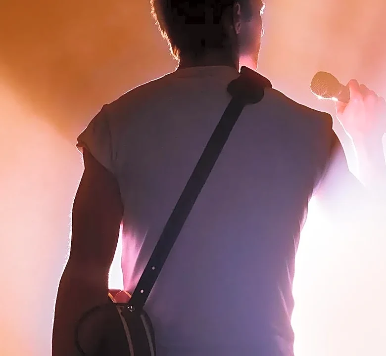 Why Warm Lighting Fits the Visual Language of Americana Performances