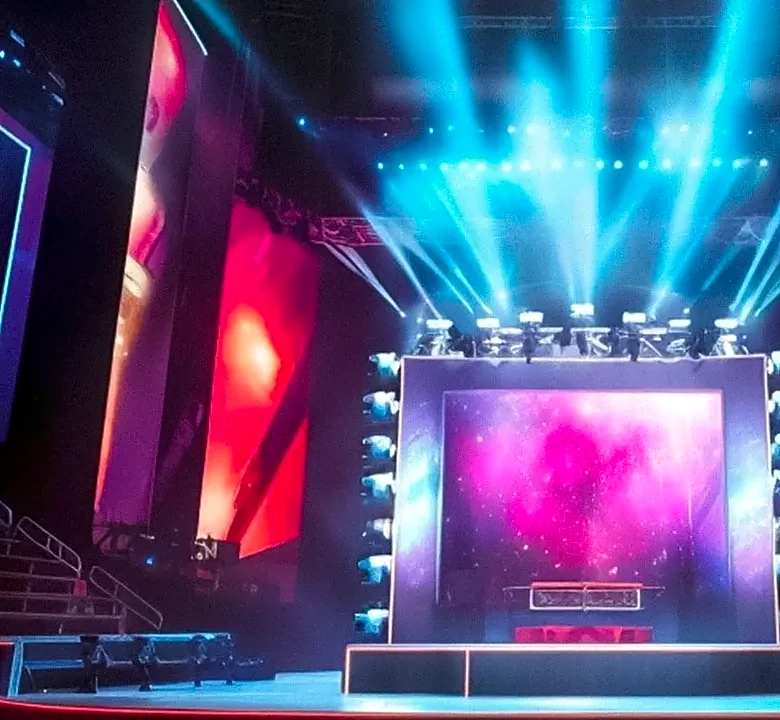 How Stage Lighting Can Change the Mood of a Live Americana Ballad