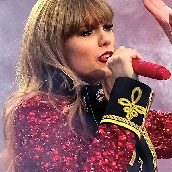 How Taylor Swift Uses Clothes to Extend a Music Era Beyond the Songs