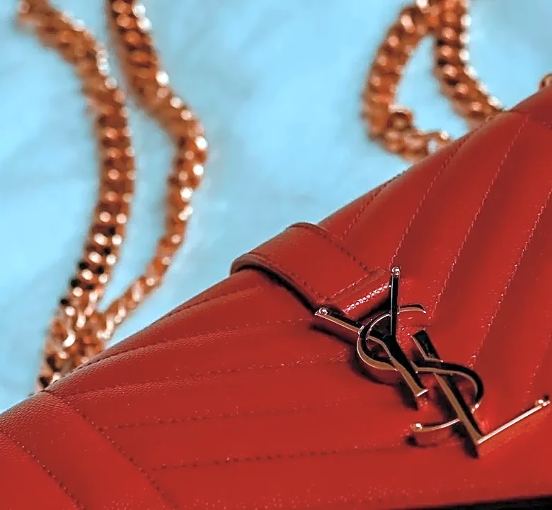 Full-Grain vs Corrected Leather: What Actually Matters in a Luxury Bag