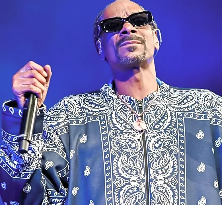 Why Snoop Dogg's Personal Style Has Outlasted Decades of Menswear Trends