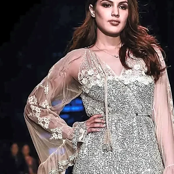 Mesh vs Chiffon: Two Completely Different Ways to Wear Sheer Fashion