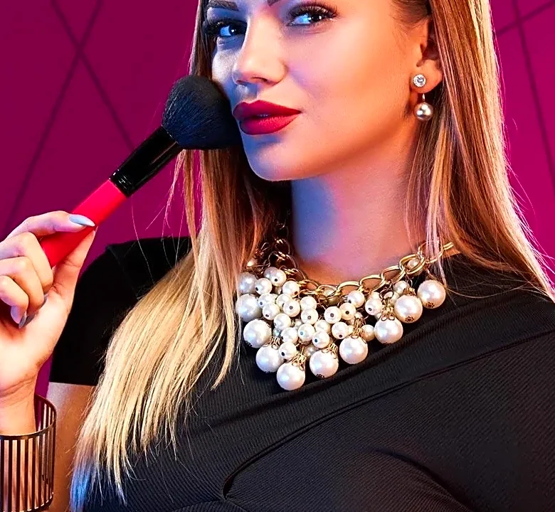 How to Bring Pop-Star Makeup to a Birthday Dinner Without Overdoing It