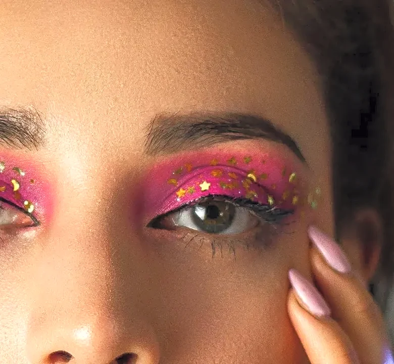 Why Graphic Liner Works Better When the Rest of the Makeup Gets Quieter